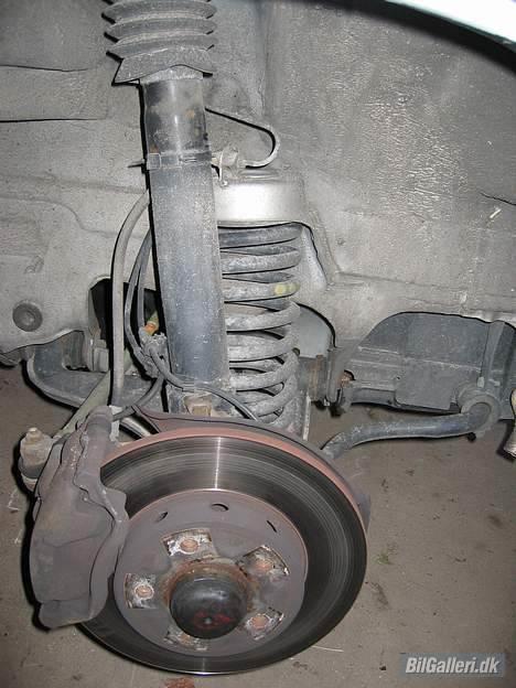 Mercedes Benz W124 300D - Ja. Hvad kan man sige. En importvogn er jo forholds-vis frisk. Godt gået efter 14 år på bagen. billede 12