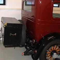 Pontiac 8240 (2 dr. Sedan)