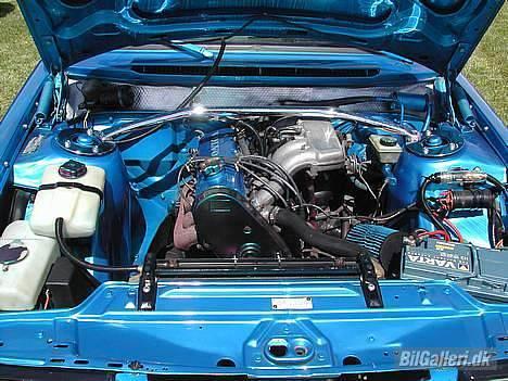 Volvo 240 GLT "SOLGT" - maskinen den kører bare billede 1