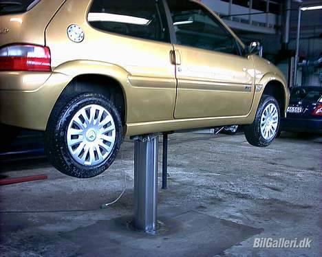 Citroën saxo 1,6 8v solgt - færdig samlet og poleret billede 10