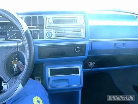 VW Golf 2 blå diod solgt - Kan man se der er blevet gjort lidt i kabinen. Mangler lige det sidste. billede 16