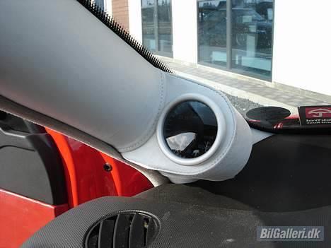 Seat Leon "Cupra R" (Solgt) - A-Stolperne betrukket med hvidt læder billede 13