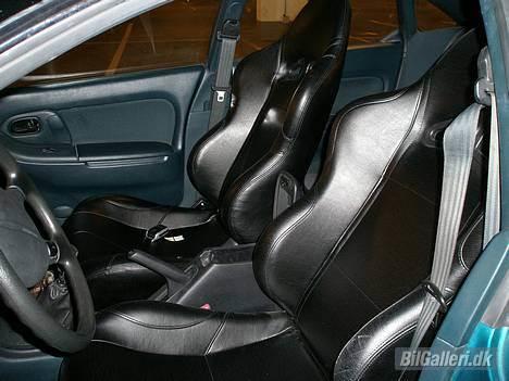 Mazda 323f *Solgt* Snøft... ;( - 14/10-06 - Nymalet.. billede 3