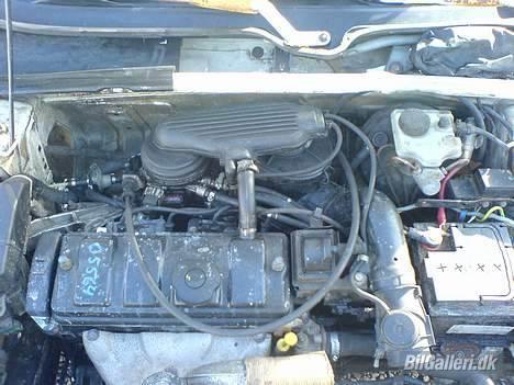 Peugeot 106 1,4 xr "SOLGT" - kraftværket. eller billede 7