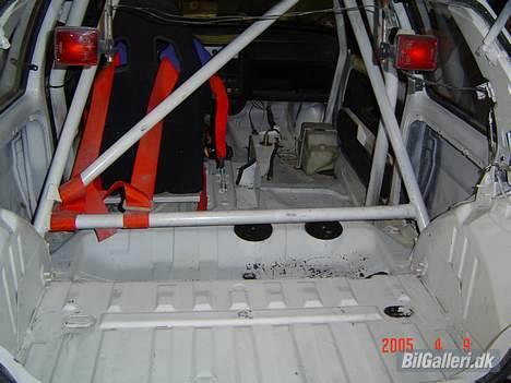 Peugeot 106(Rallycross) DØD! - Wow den var sku hvid inden i :P billede 11