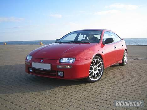 Mazda 323F BA billede 1