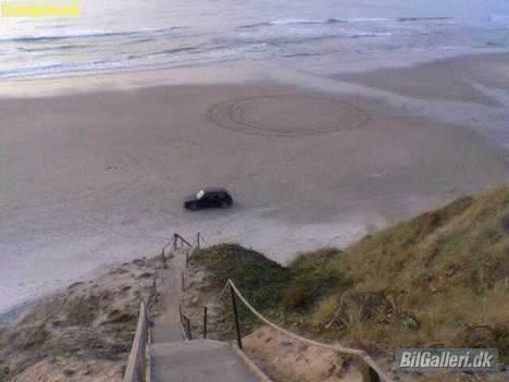 VW Golf 2 1,8 (solgt) - G2 fra højt oppe, det er den der har lavet cirkelen til højre billede 16