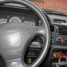 Ford Escort 1.6i 16v - Solgt