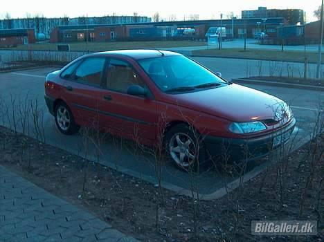 Renault laguna RN 1,8 - sådan så den ud efter jeg lige havde fået den kun en tur i vaskehallen billede 1