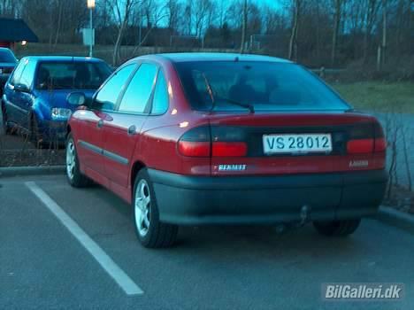 Renault laguna RN 1,8 - sådan så den ud efter jeg lige havde fået den kun en tur i vaskehallen billede 2