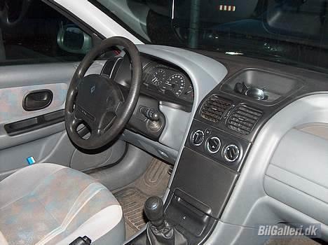 Renault laguna RN 1,8 - og det er så det kedelige interiør billede 3