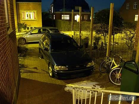 Ford Escort CLX 16V st. Solgt! - Tjaaah , sån ser den så ud om natten :D billede 2
