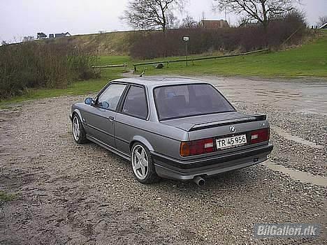 BMW E 30 318 IS "SOLGT" billede 2