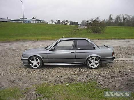 BMW E 30 318 IS "SOLGT" billede 3