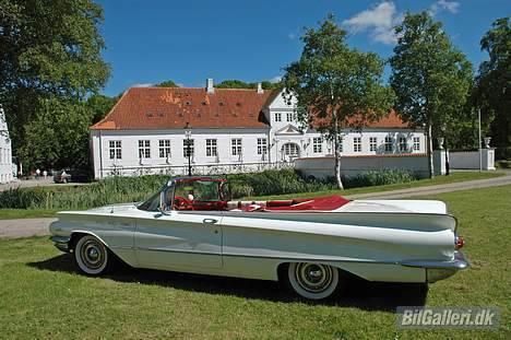 Buick Lesabra - Buick Lesabra Cabriolet Årg. 1960. Fotograferet Ved Stor Rastrup Heregård. 2005 billede 1