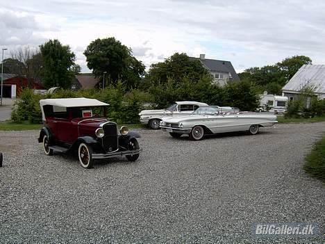 Buick Lesabra - lige et par Biler mere. En Durant Årg.1930. Og en Buick Invita 1960 billede 2