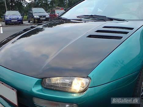 Mazda 323f *Solgt* Snøft... ;( - 14/10-06 - Nymalet.. billede 6