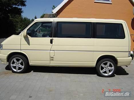 VW transporter solgt - Nylakeret, med stafering i grå-metal og sort ruderrammer, alt sammen lakeret på.... billede 4