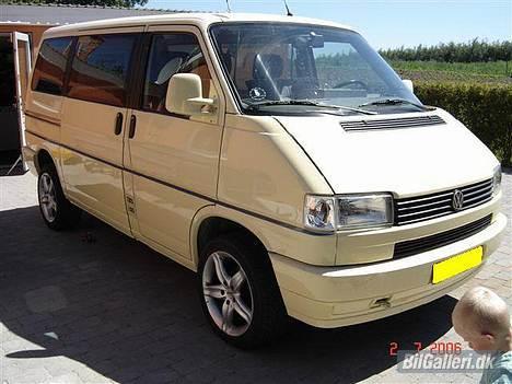 VW transporter solgt - Nylakeret, med stafering i grå-metal og sort ruderrammer, alt sammen lakeret på.... billede 6