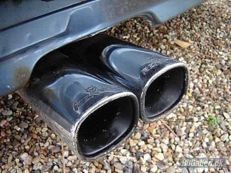 VW Golf 2 - Total Skadet - Remus potten, bundet op med gummi stropper og orange ledning. billede 8