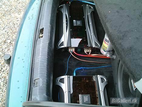 Skoda Octavia --Solgt-- - Ja mine to JBL forstærkere, de kan alligevel arbejde! :D billede 8