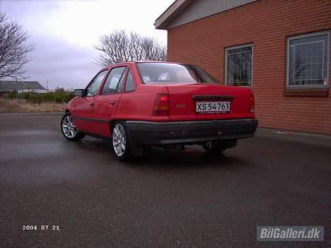 Opel kadett e sedan billede 4
