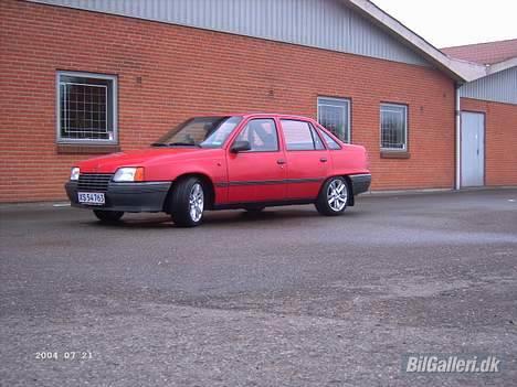 Opel kadett e sedan billede 5