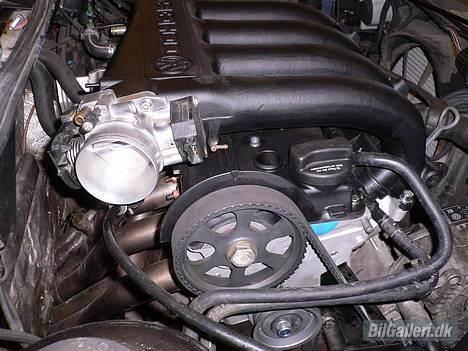 VW golf 3 gti 16v  - ny spjældhus under montering billede 16