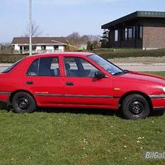 Nissan Sunny 1.4 LX 5d