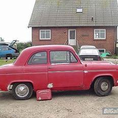 Ford ANGLIA   DØD OG BEGRAVET