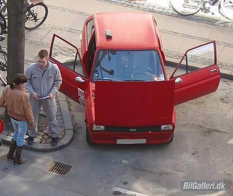 Ford Fiesta no 1 *SOLGT* -  ved at montere alarmen billede 2