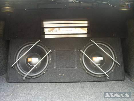 Audi A4 *Solgt* - mit hjemme bygget anlægs halløj med 2 x 1000W JBL sub billede 10