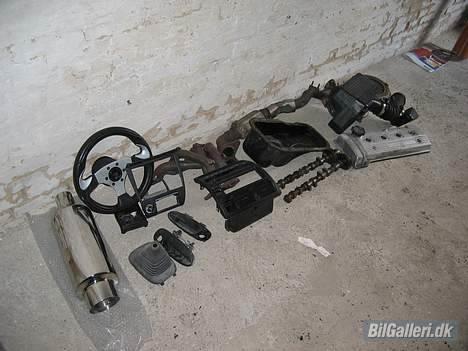 Toyota corolla Turbo - Dele der medfølger bilen ved salg billede 9