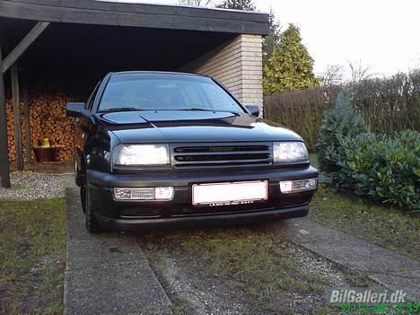 VW Vento GL solgt - Jeg synes min front ser rimelig ud nu, Har lige malet min grill bare hjemme i garagen med ringe lys og Meget støv så jeg er tilfreds 1/7-06 billede 1