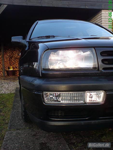 VW Vento GL solgt - Halogen pærer med 7500k gir fedt lys 31/12-06 billede 2