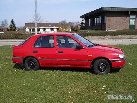 Nissan Sunny 1.4 LX 5d billede 2