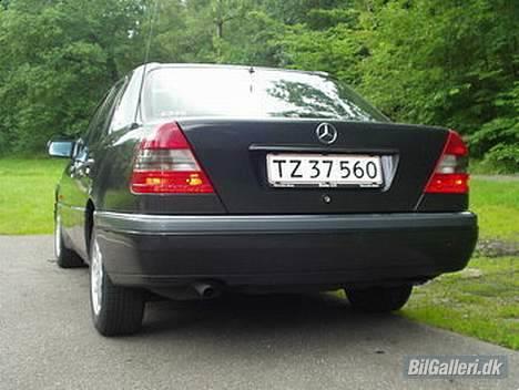 Mercedes Benz            C180 Elegance  - da bilen stod hos forhandleren  billede 17