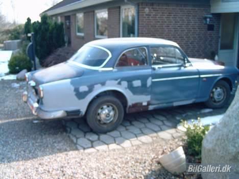 Volvo Amazon - Første gang jeg kørte den til syn var de ikke helt tilfredse med lygte justeringen og en bremseslange der var grå, så de skulle lige se den igen, og det var idag så her er den så NYSYNET det er fedt... Nu skal den så skilles ad igen og jeg glæder mig billede 10