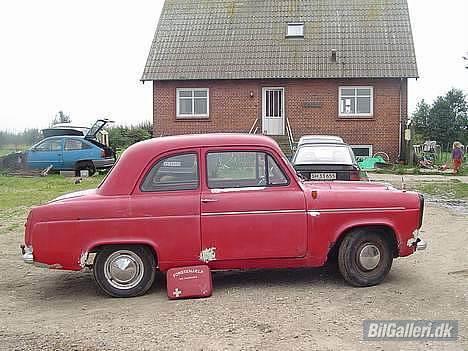 Ford ANGLIA   DØD OG BEGRAVET billede 1