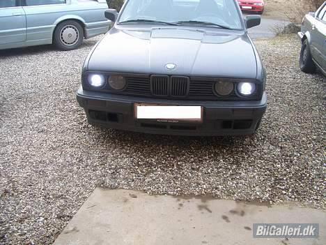 BMW 325i E30 4dørs "M3 Evo" - ny model front, tågelys taget af til syn, men lige mont 12k xenon billede 14