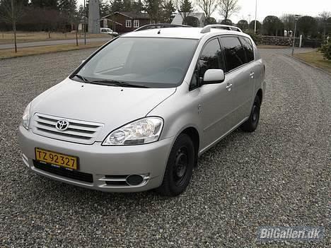 Toyota Sportsvan D-4D billede 1