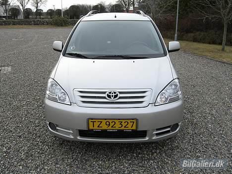 Toyota Sportsvan D-4D billede 2