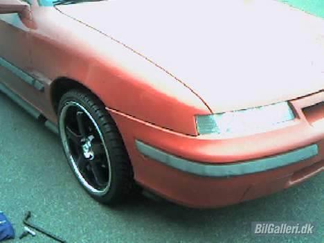 Opel Calibra (solgt!)  - taget fra mobil... med de nye fælge :D billede 8