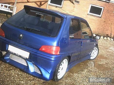 Peugeot 106 1.4 XR - Så kom de originale baglygter squ på igen.. De er lidt kønnere end de lexus lygter.. billede 18