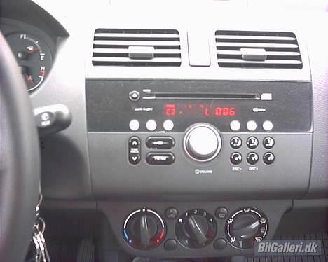 Suzuki Swift ¤SOLGT¤ - Indbygget radio..  billede 6
