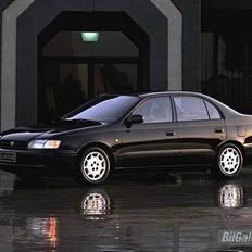 Toyota Carina E (Solgt)