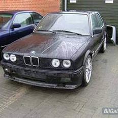 BMW 320i E30 solgt..