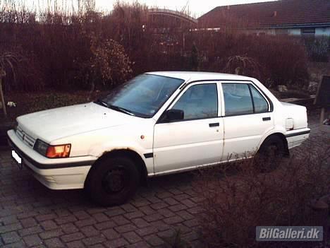 Nissan Sunny 1,6 SLX ( solgt ) billede 3
