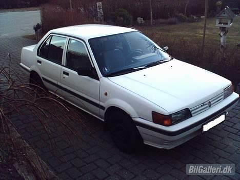 Nissan Sunny 1,6 SLX ( solgt ) billede 6