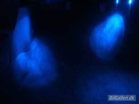 Mazda 626 LX 1,8 (solgt) - Dioder ved fødderne i passagersiden. billede 7